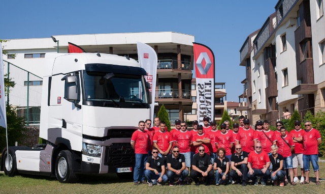Двама българи на финал в състезание за рационално шофиране на Renault Trucks