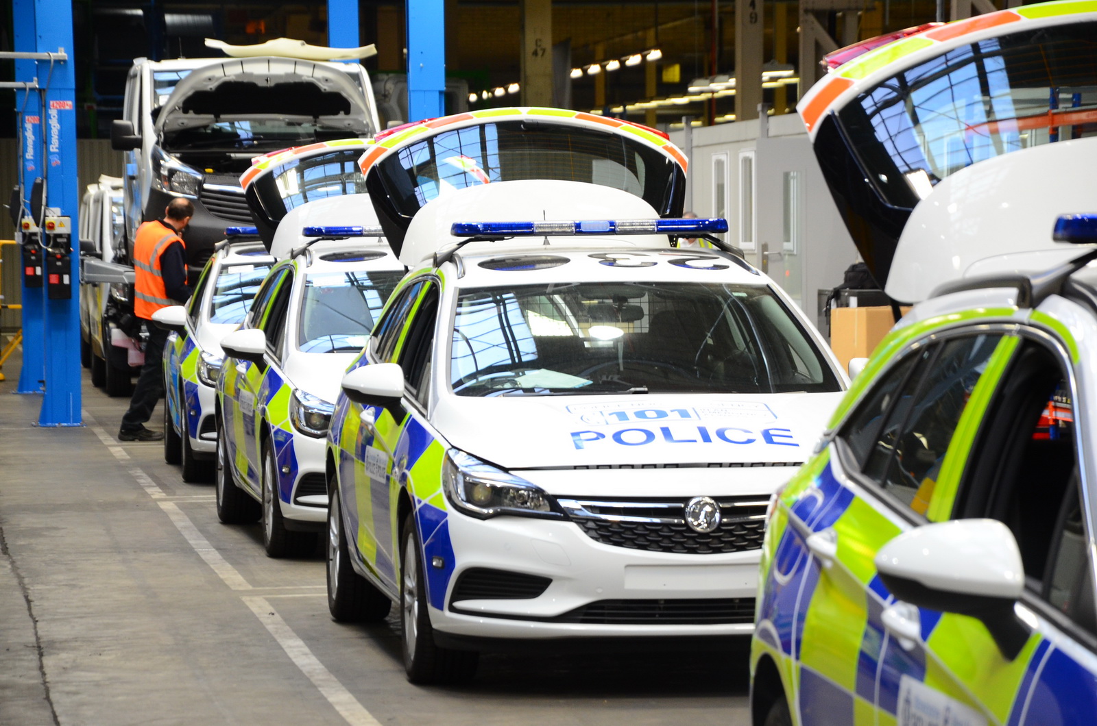 GM отвори най-големия завод за полицейски коли в Европа