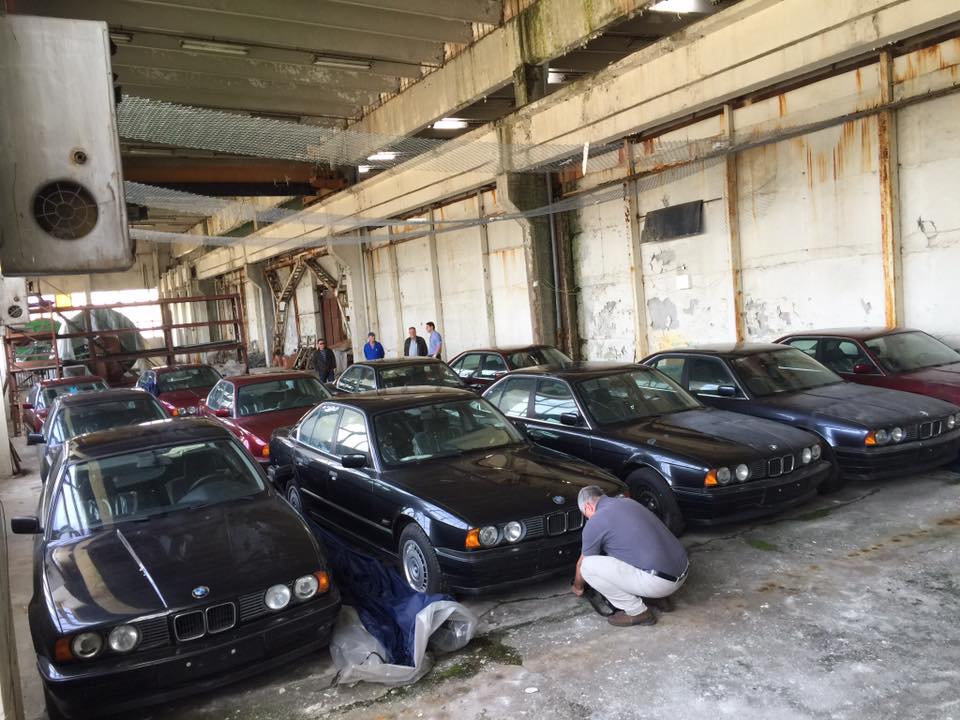Откриха една дузина чисто нови BMW 5-та Серия от 1994 г. в България!