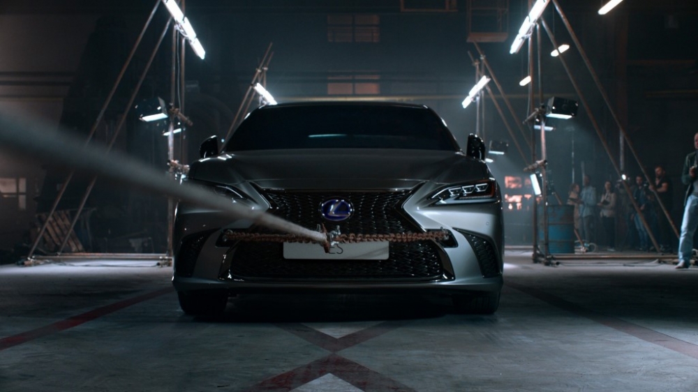 Носител на "Оскар" с клип за новия Lexus ES (видео)