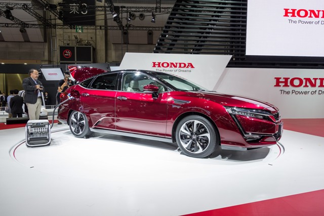 Автосалон Токио 2015: Дебют на серийна Honda с водородно гориво (+ видео)