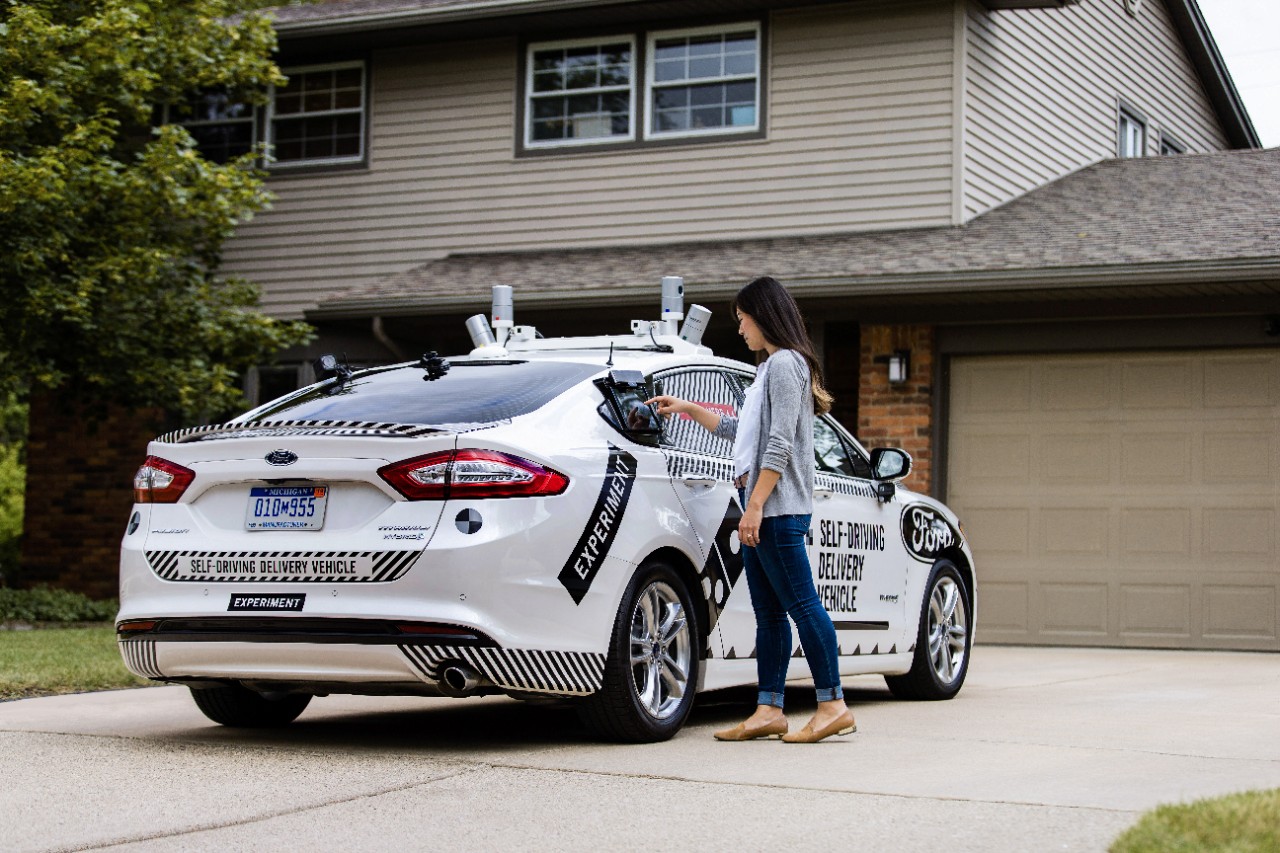 Автономни автомобили ще доставят пица