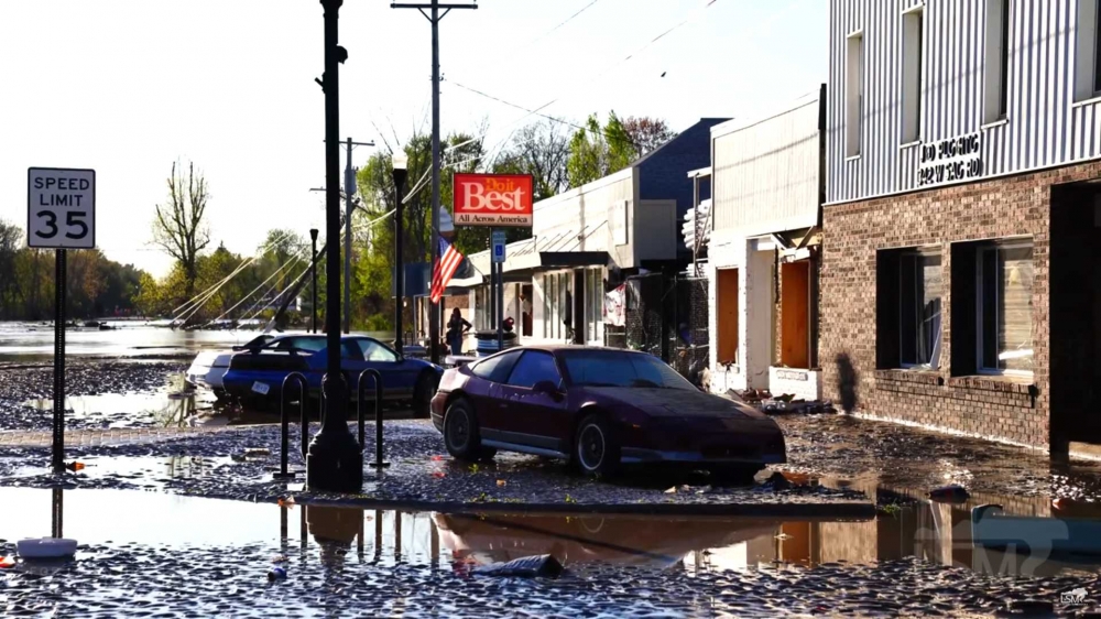 Наводнението в Детройт погуби колекция от автомобили Pontiac Fiero (видео)