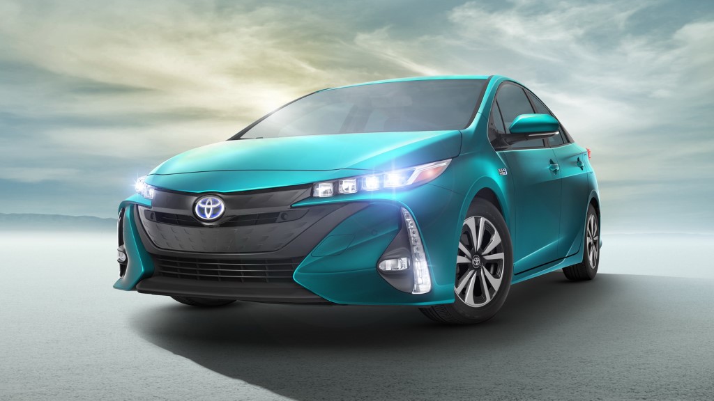 Toyota вярва, че водородните коли ще станат евтини като хибридите