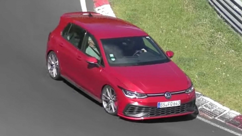 Вижте VW Golf GTI TCR на тестове на Нюрбургринг (видео)