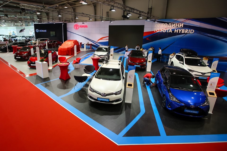 Автосалон София 2017: Toyota отбелязва 20 години хибридна технология