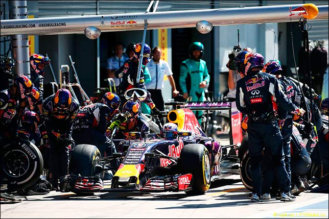 Red Bull се разделя с Renault