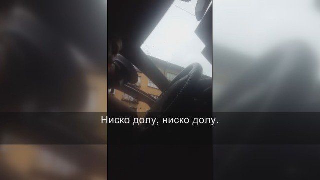 Вижте как полицай взима подкуп от 50 лв. в центъра на София (видео)