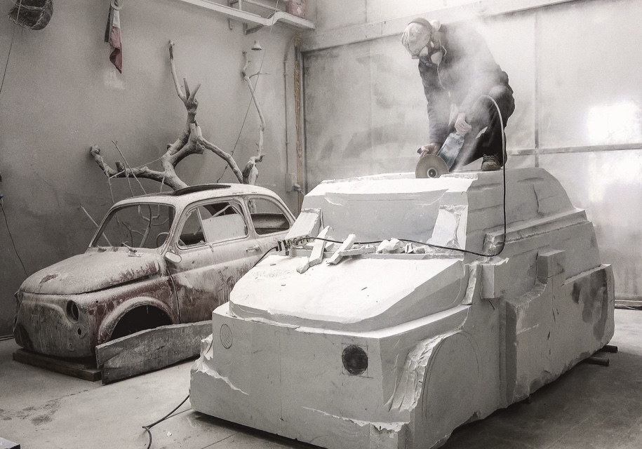 Италианец създава FIAT 500 от мрамор