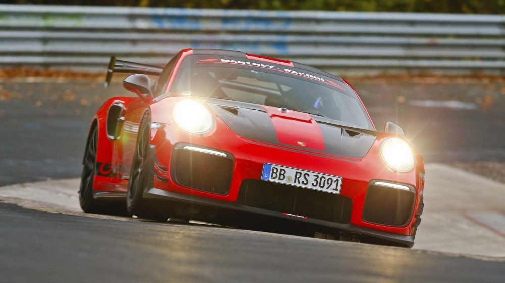 Porsche 911 GT2 RS MR с нов рекорд на Нюрбургринг
