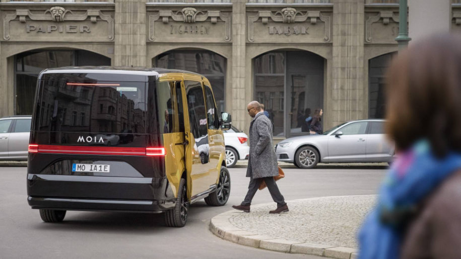 VW представи електрическа маршрутка за споделено пътуване (видео)