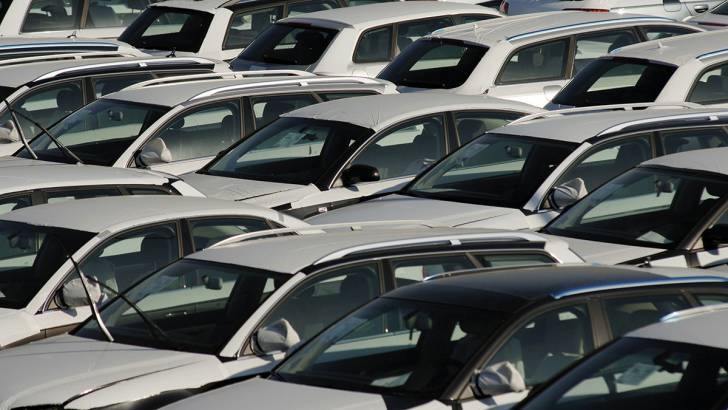 Седми месец спад при дилърите на нови автомобили в ЕС