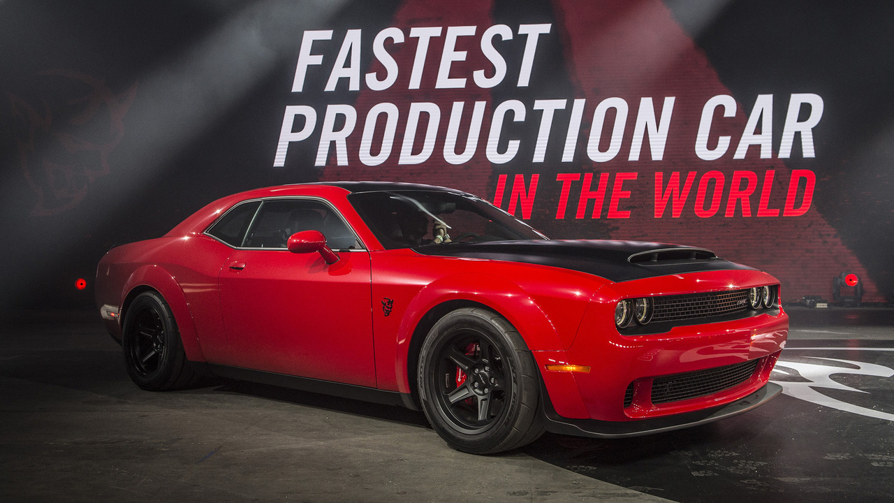 Най-бързата серийна кола в света ще се продава официално и у нас!
