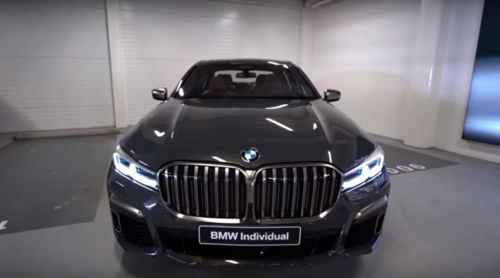 Това BMW M760Li Individual фейслифт струва 274 947 евро (видео)
