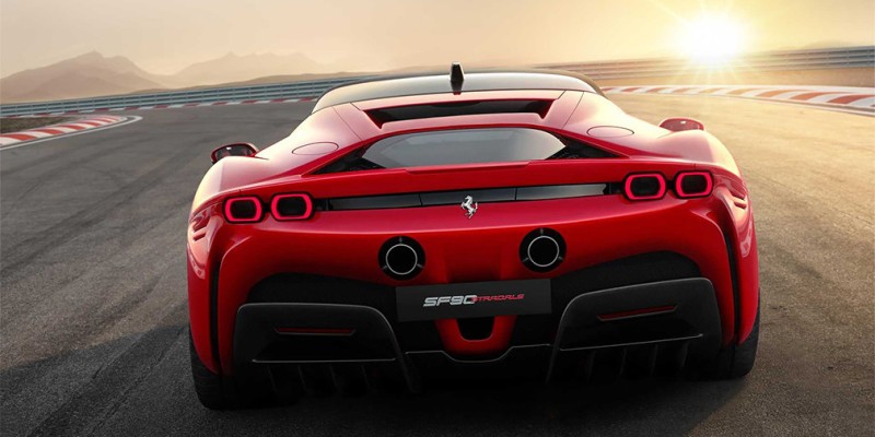 Сглобяването на най-мощния хиперкар на Ferrari (видео)
