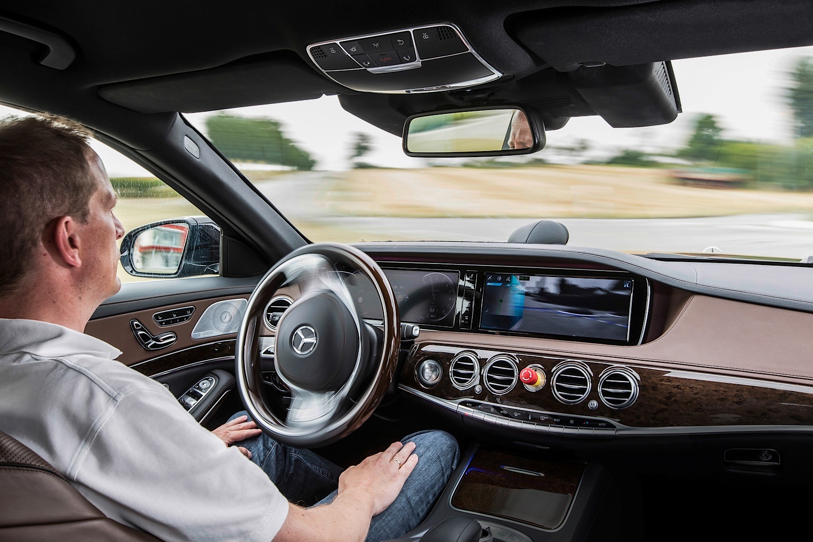 Собствениците на Mercedes и Infiniti най-отворени към автономните технологии