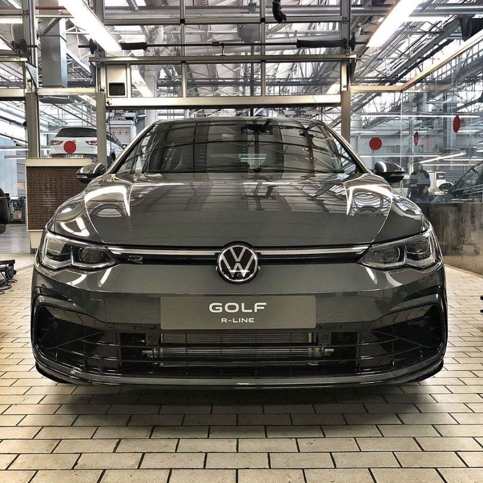Вижте как изглежда новият VW Golf R-Line на живо