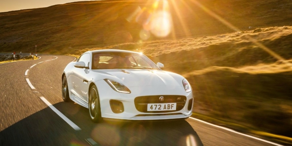 Jaguar показва обновения F-Type на 2 декември (видео)