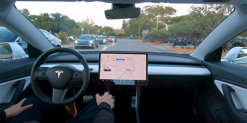 Видео: Tesla показа работата на автопилота в действие