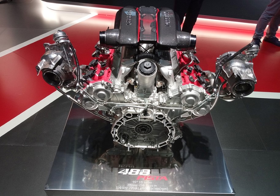 V8 на Ferrari отново е Двигател на годината