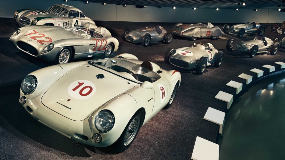 Mercedes пуска служители на Porsche безплатно в музея си