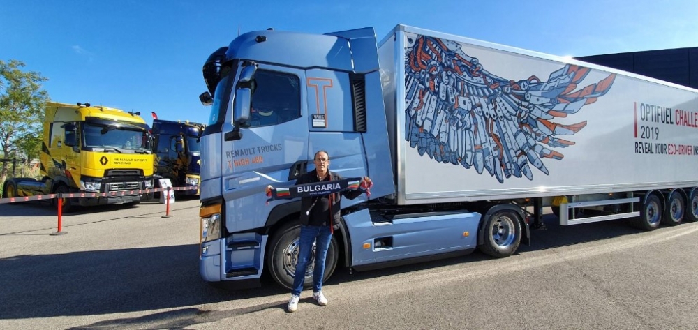 Българин сменя най-бързо гума на камион в света (видео)