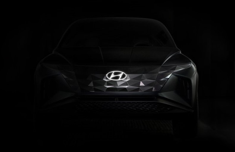 Видео: Кросоувър от Hyundai със скрити фарове