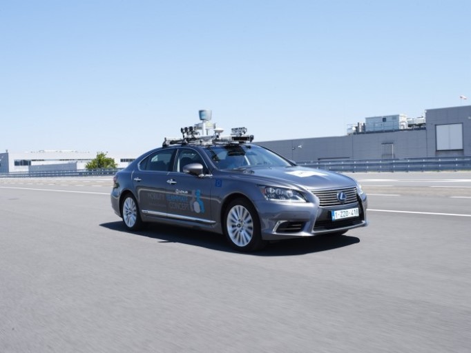 Toyota тества автономно шофиране по пътната мрежа в Европа