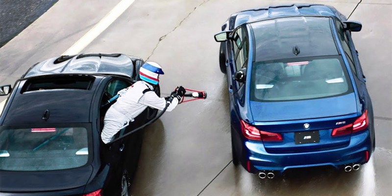 Видео: Рекорден дрифт на BMW M5 с дозареждане в движение