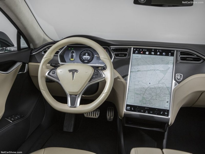 Electro Mobility Expo 2018: Новата луксозна Tesla Model S 75D вече и у нас
