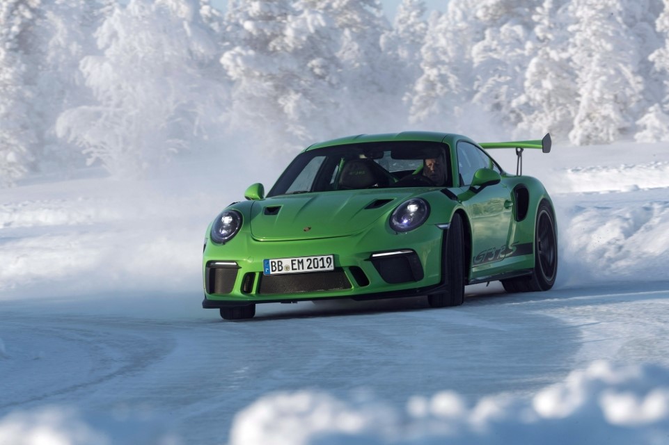 Официално: 520 конски сили за новото Porsche 911 GT3 RS