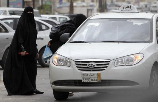 Разрешиха на жените в Саудитска Арабия да карат коли