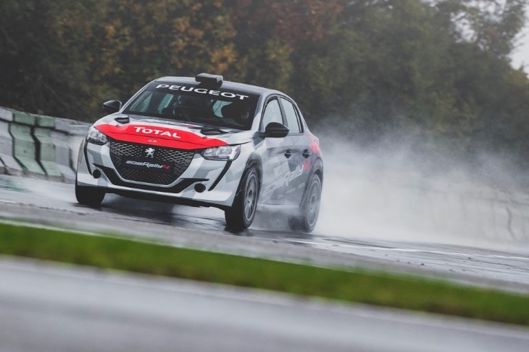 Peugeot Sport представи новата "бегачка" 208 Rally 4