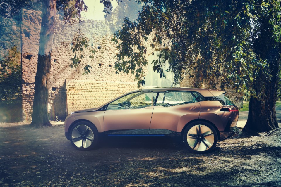 Яко: BMW показа iNEXT, пуска го на пазара през 2021 г. (видео)