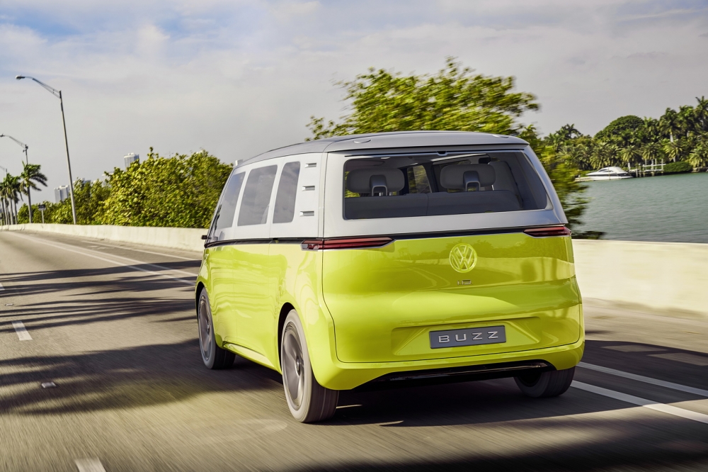Електрическият бус на Volkswagen дебютира през 2022, ще се прави в Германия