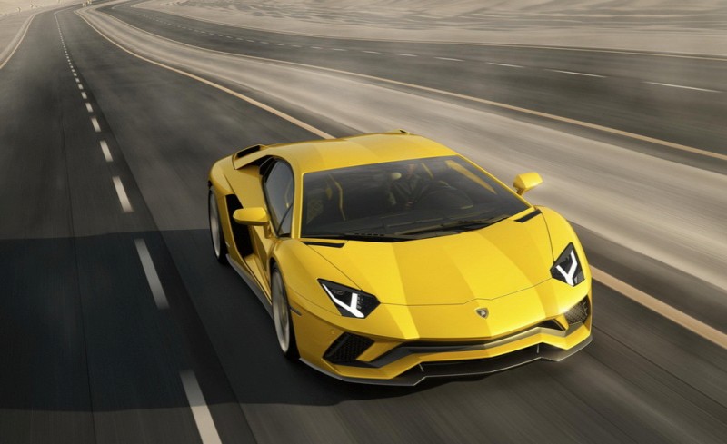 Lamborghini обмисля електрифициран приемник на Aventador