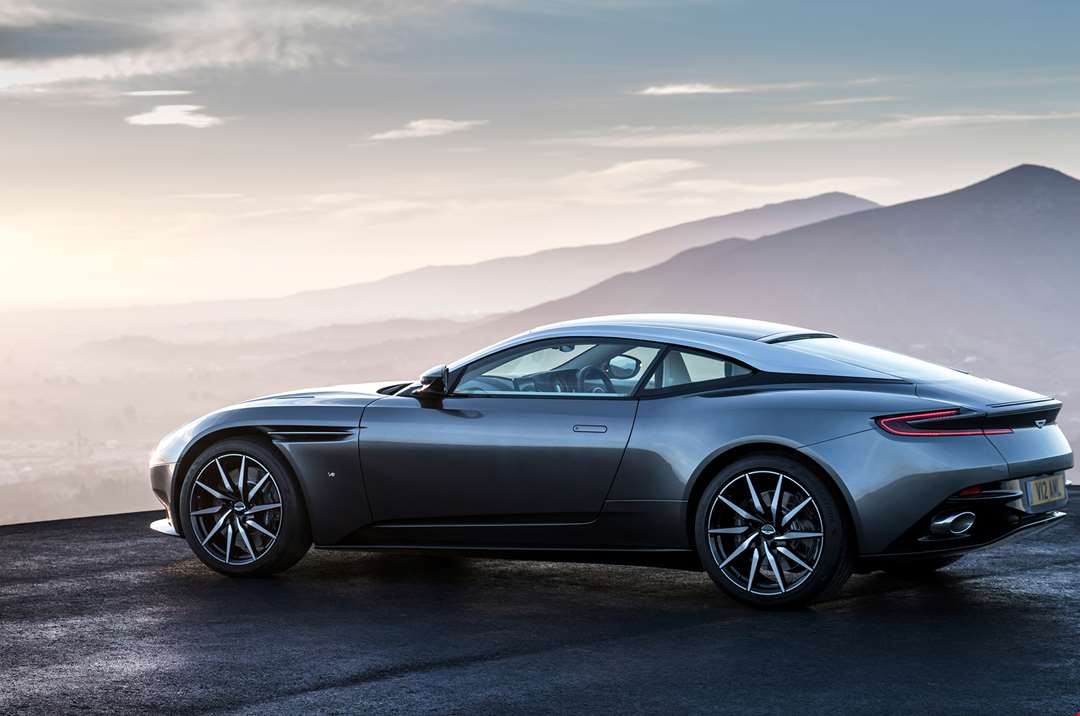Ще нарасне ли италианският дял в Aston Martin?