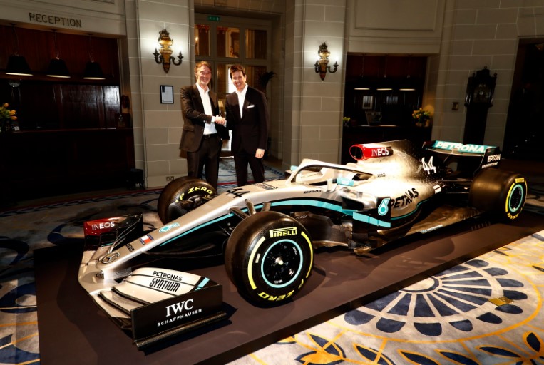 Формула 1: Mercedes F1 показа новата окраска на болидите