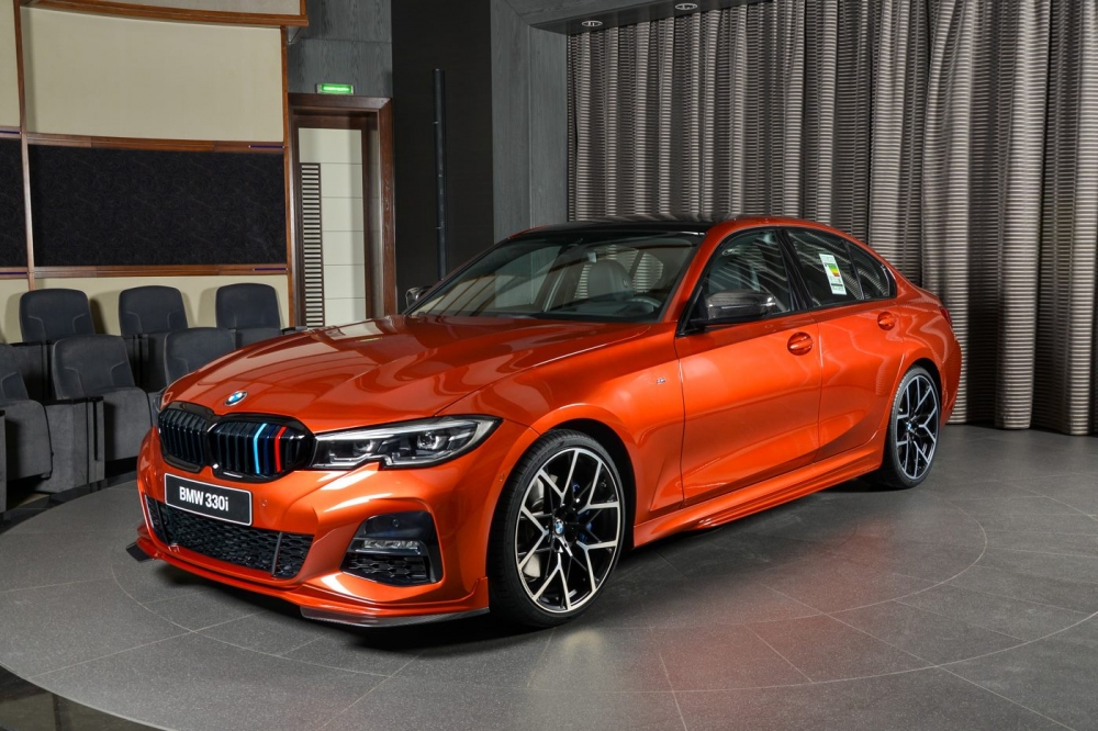 BMW 330i M Sport в оранжево – какво ще кажете за цвета?