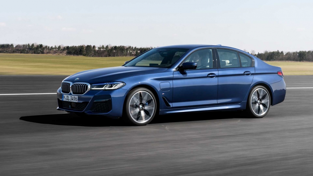 Фейслифт за BMW 5-Series – нови технологии и електрифицирани двигатели
