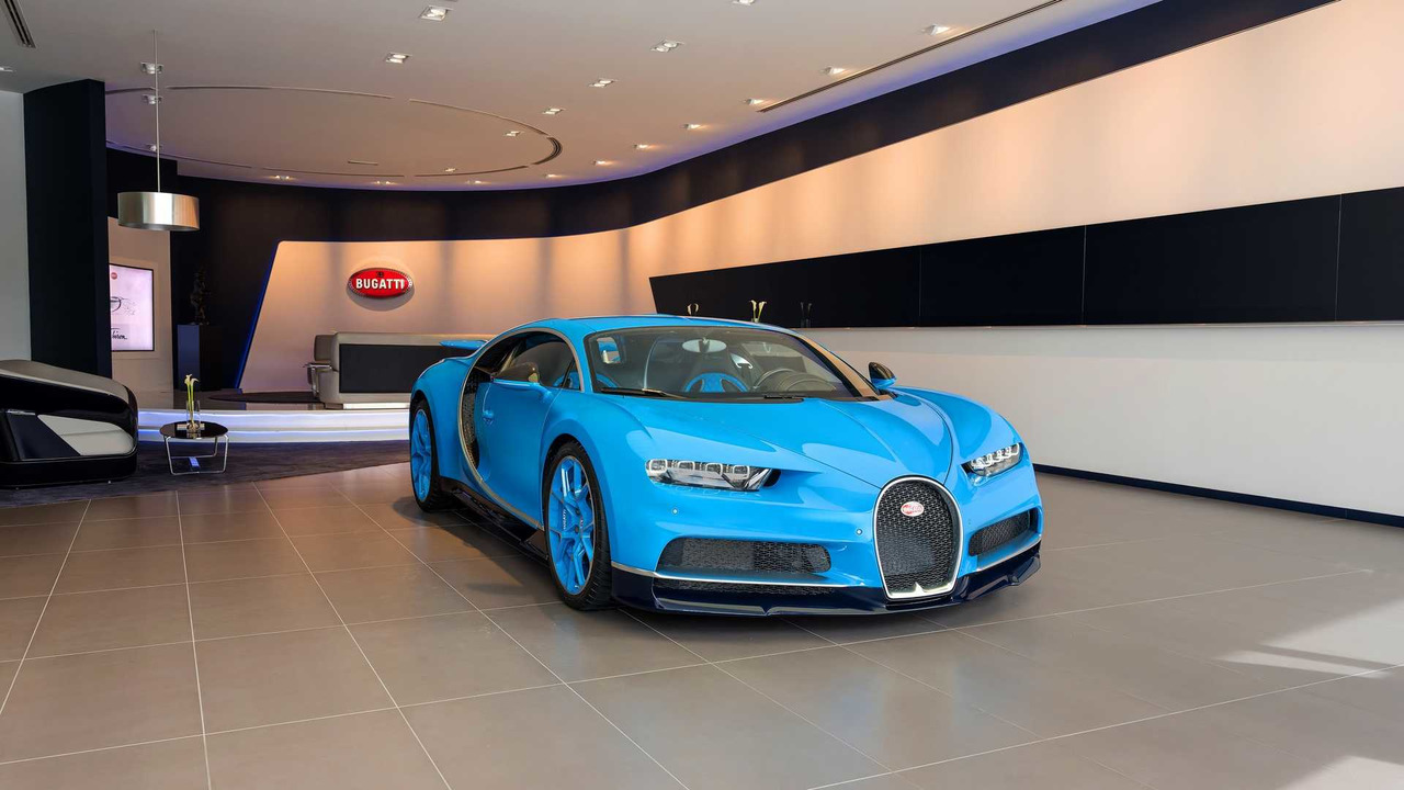 Bugatti отвори най-големия си шоурум в Дубай
