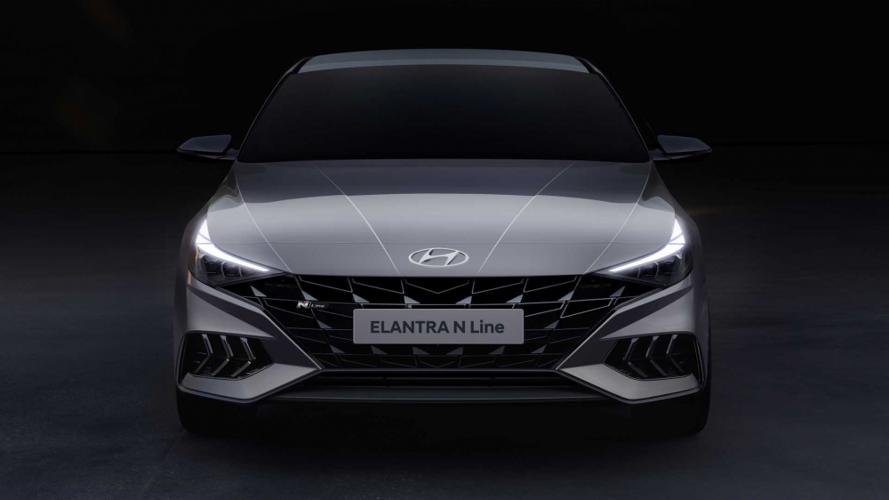Hyundai Elantra N Line изглежда спортно и има 200 к.с.