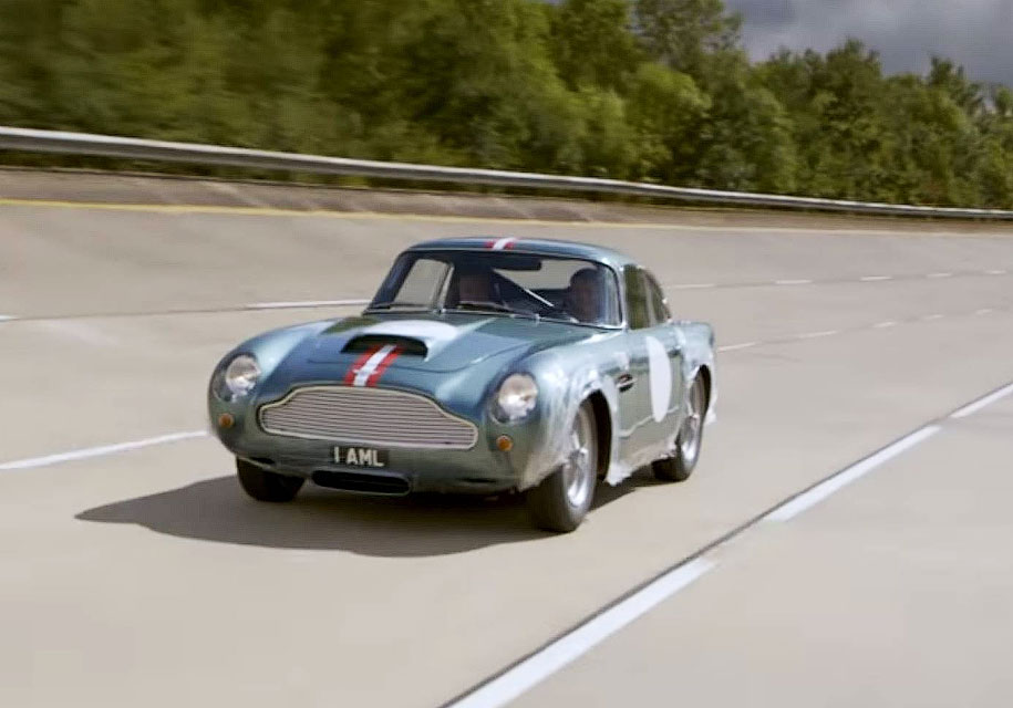 Aston Martin изкара ретро реплика на пистата (видео)
