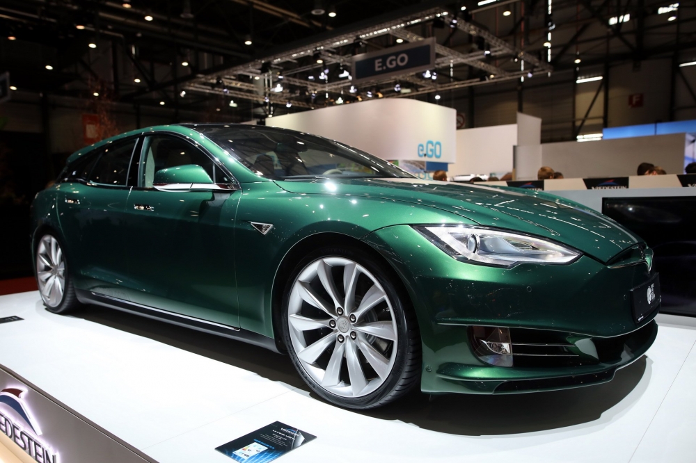 В Женева представиха единствен Tesla Model S комби, но създателите фалираха