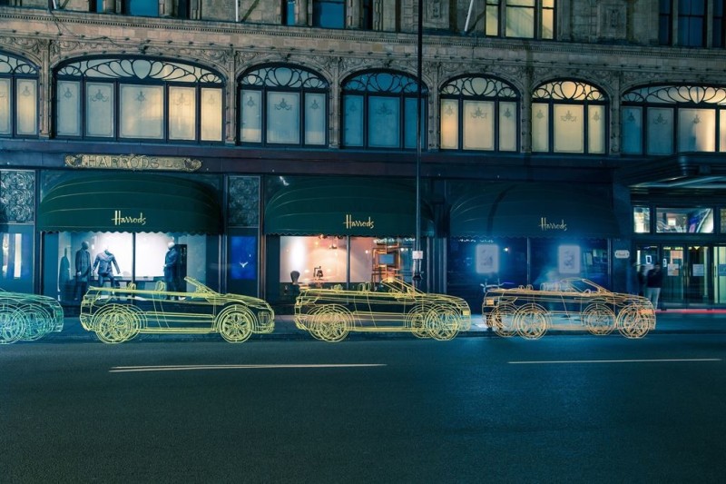 Land Rover украси Лондон с арт инсталации Evoque кабриолет