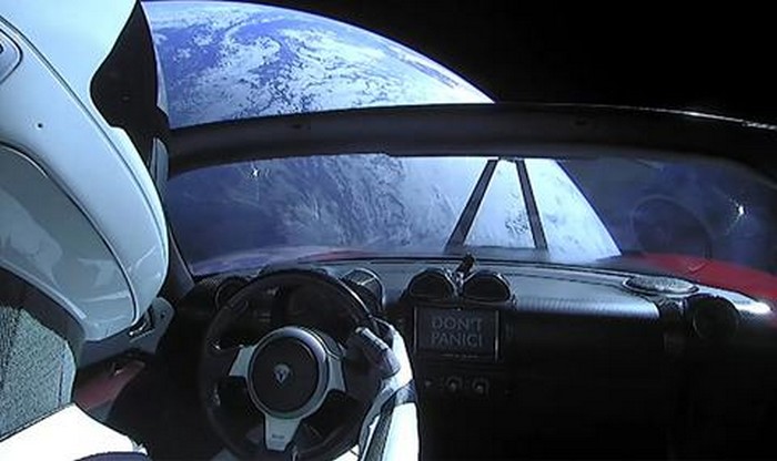 Къде в момента се намира "космическата" Tesla?