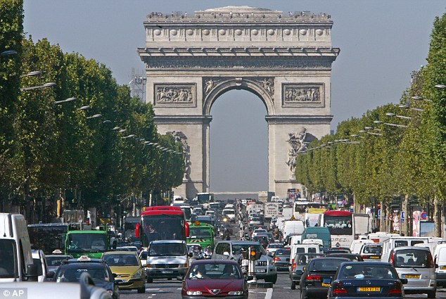 Париж забранява и бензина до 2030 година