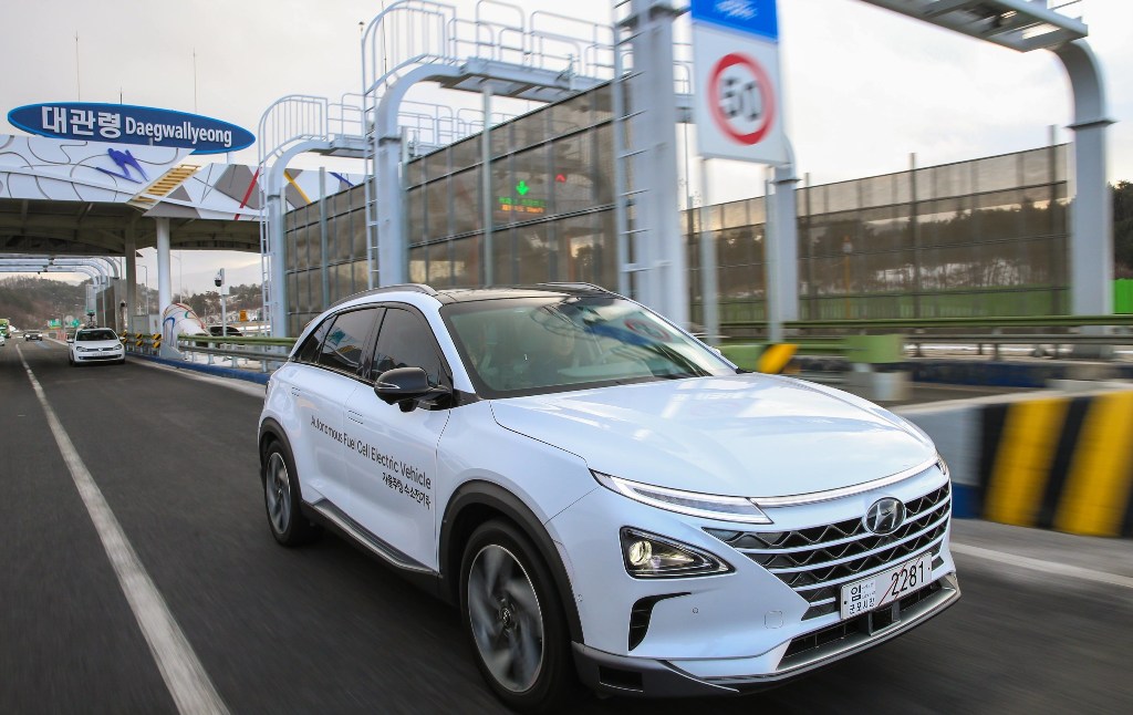 Hyundai с реални тестове на първите автономни коли с водородно гориво (видео)