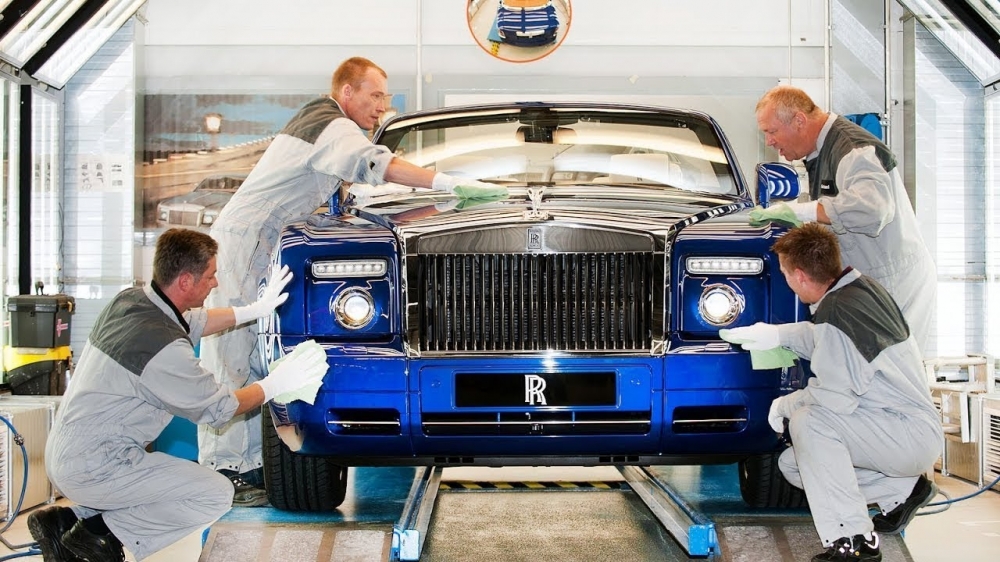 И Rolls-Royce временно преустановява производство