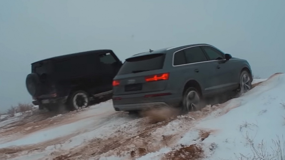 Офроуд по руски: луксозни джипки се борят с кал и сняг (видео)